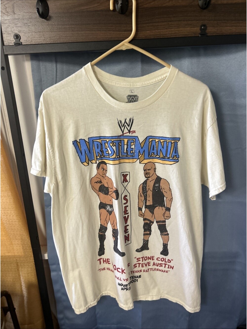WWE T-Shirt Mens Size L Cream WrestleMania X-Seven The Rock Stone Cold Graphic